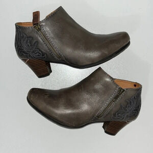 Pikolinos gray ankle booties. Contrast stitching on outside heel. Size 5.5 or 36